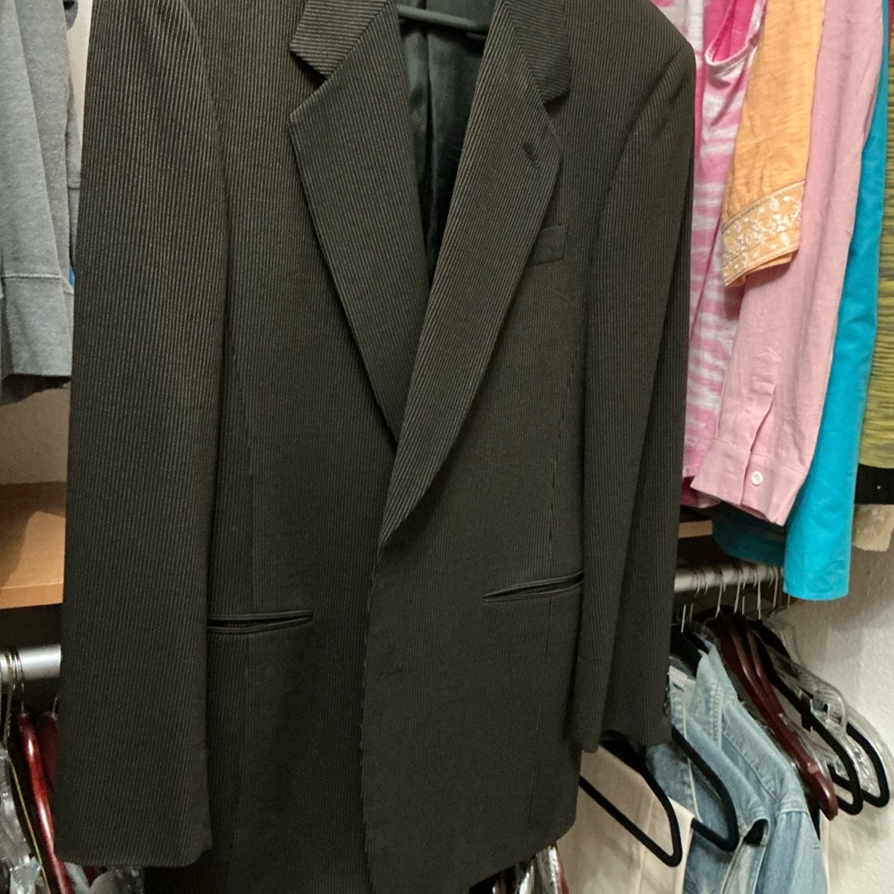 Elegant Donna Karan pinstripe charcoal and tan Men's Blazer/Suit Like new.